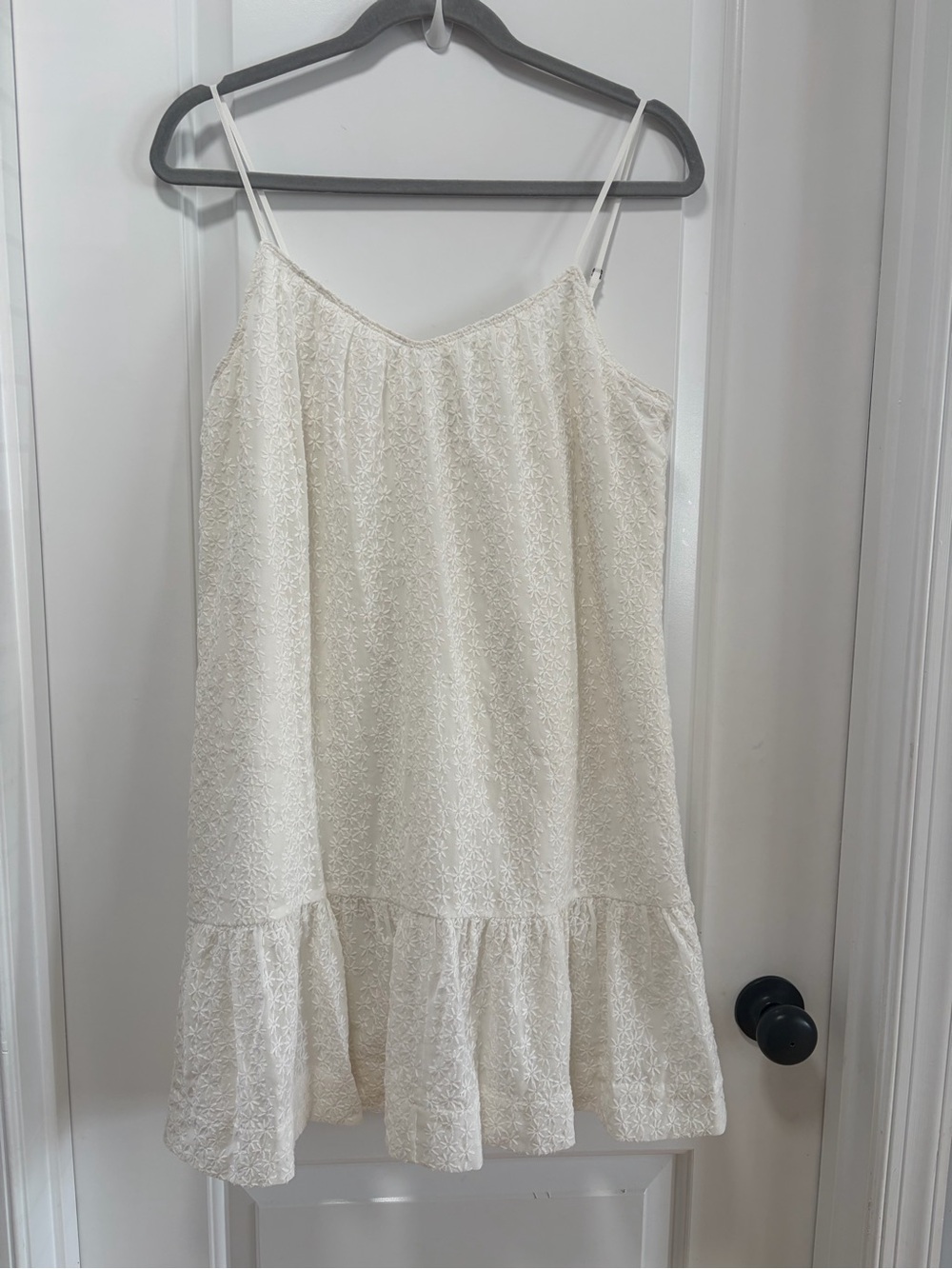 Madewell White Embroidered Mini Dress size Medium Drop Waist Flounce Hem Floral
